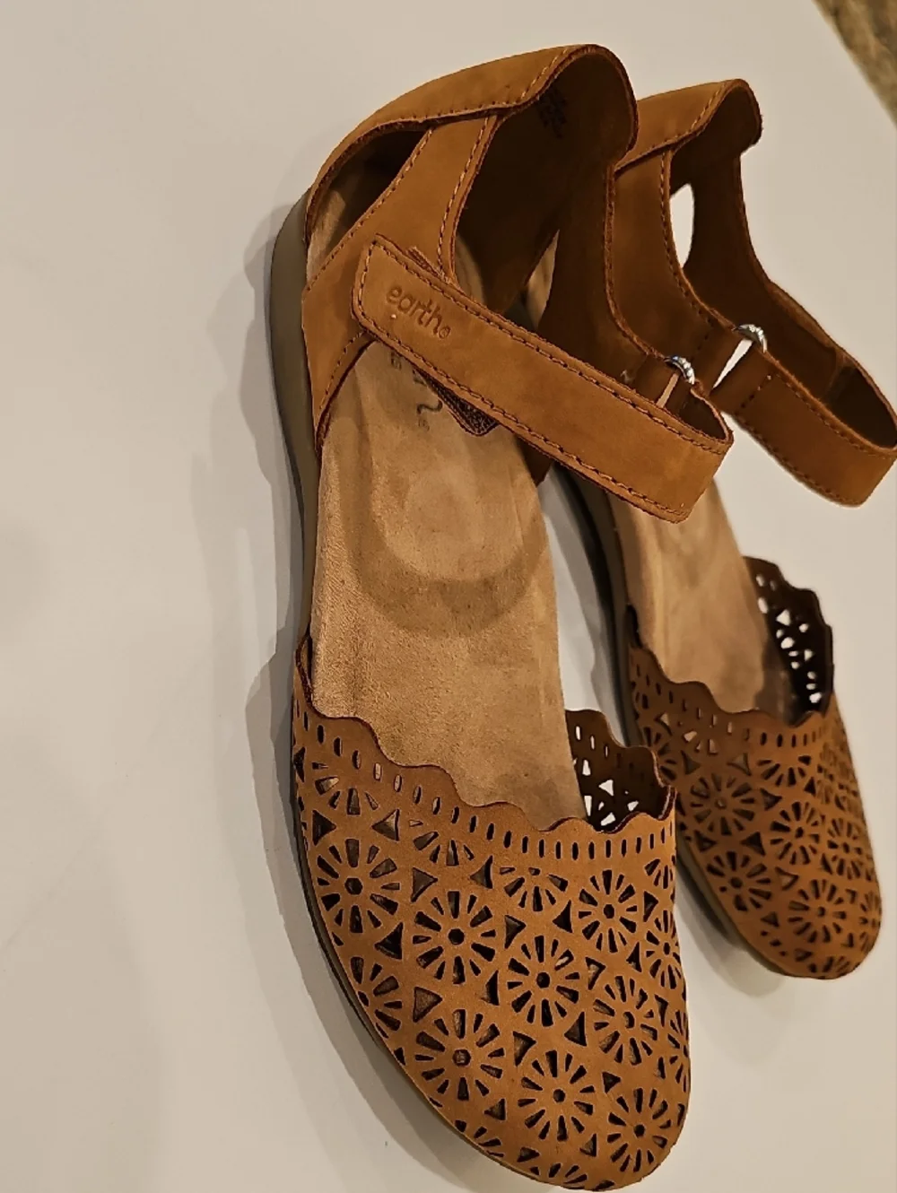 Earth Origins Bronnie Medium Natural Leather Ankle-Strap Flats Sandals Women 9M - Picture 5 of 8
